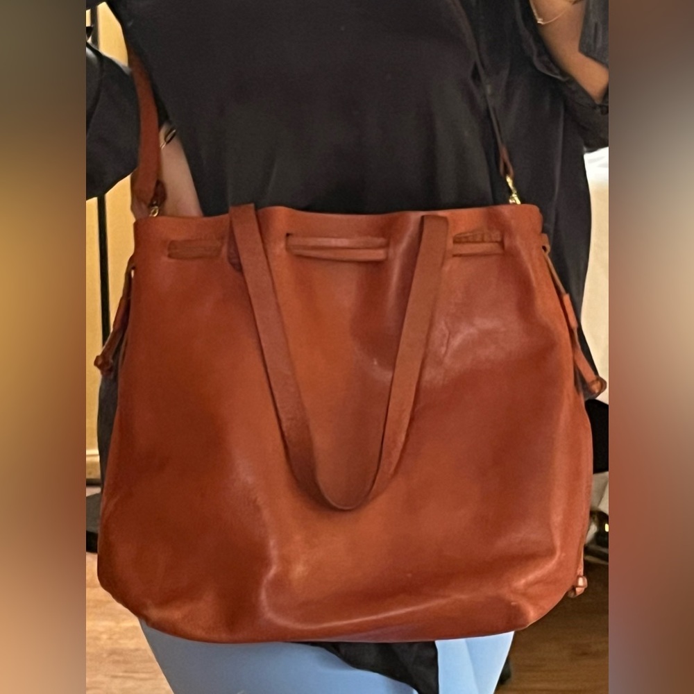 Madewell Drawstring Transport Tote In English Saddle